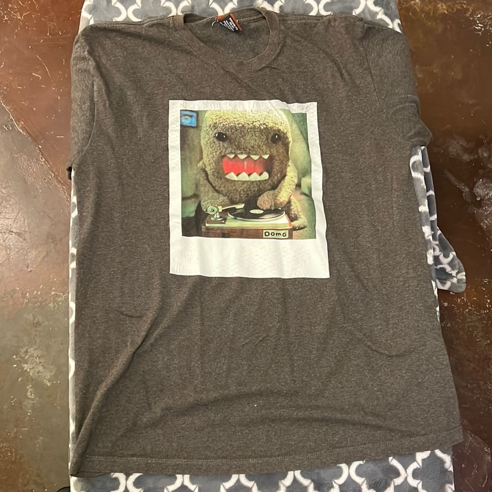 Size L. Domo shirt.
